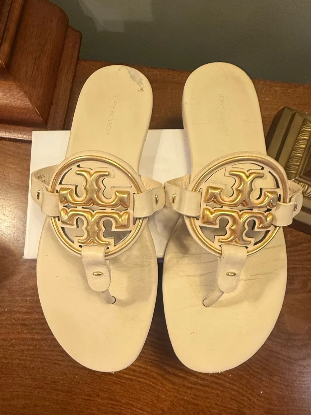 Tory Burch Miller Metal Cream Gold Leather Thong Sandals Size 8